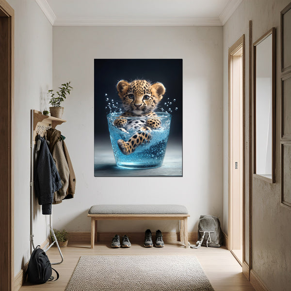 Leinwandbild Verspielter Leopard im Wasser fuer Flur und Eingang dunkelanthrazit Hochformat