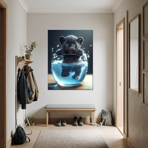 Leinwandbild Verspielter Panther im Wasser fuer Flur und Eingang dunkelanthrazit Hochformat