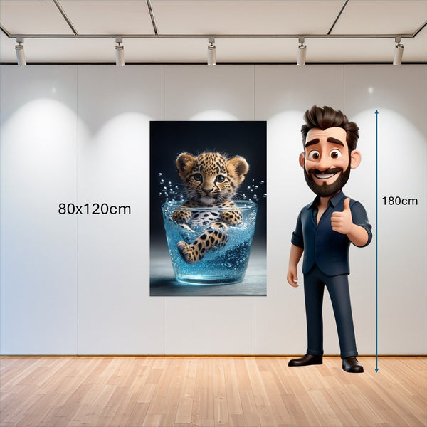 Poster Wandbild 80x120 cm Verspielter Leopard im Wasser Hochformat