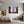Poster Wandbild Gigantische Violine in der Stadt fuer Jugendzimmer grauoderbeige Querformat