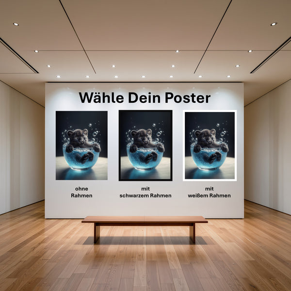 Poster Kleiner Leopard im Wasser mit und ohne Rahmen